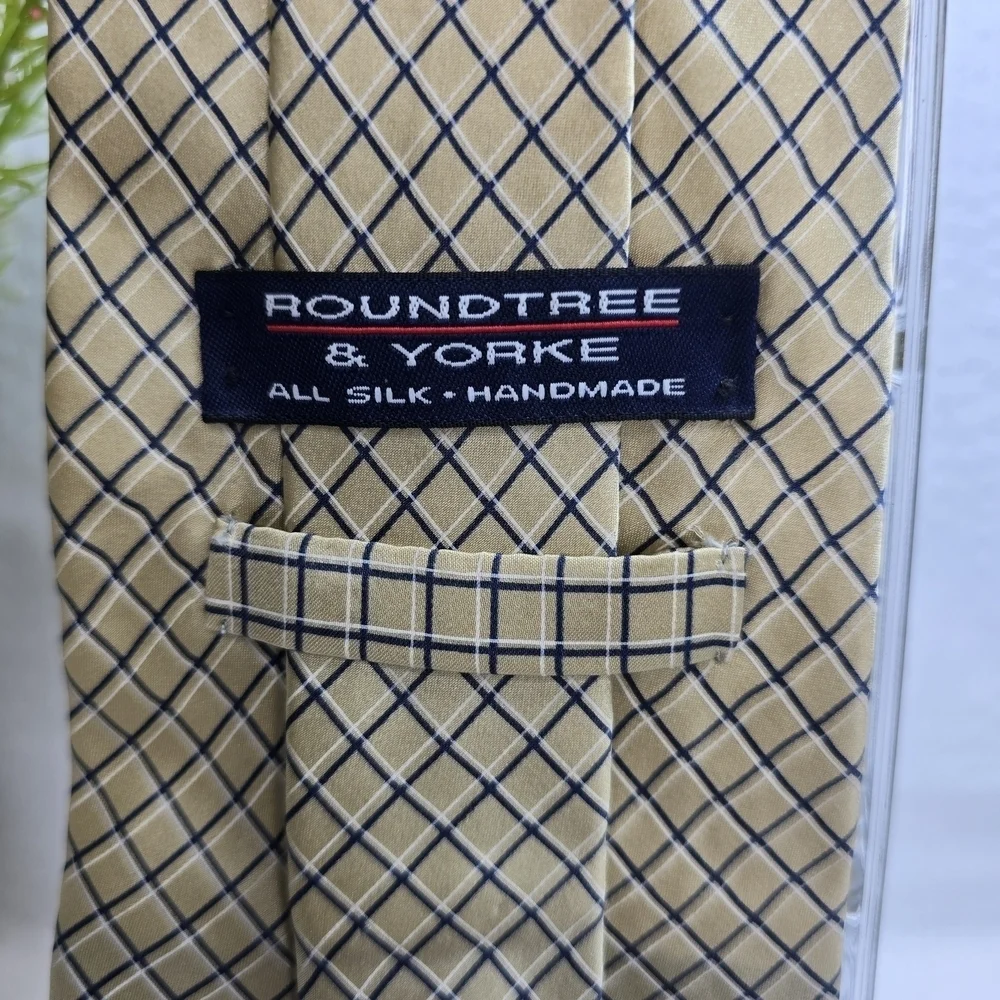 Roundtree & Yorke this sophisticated